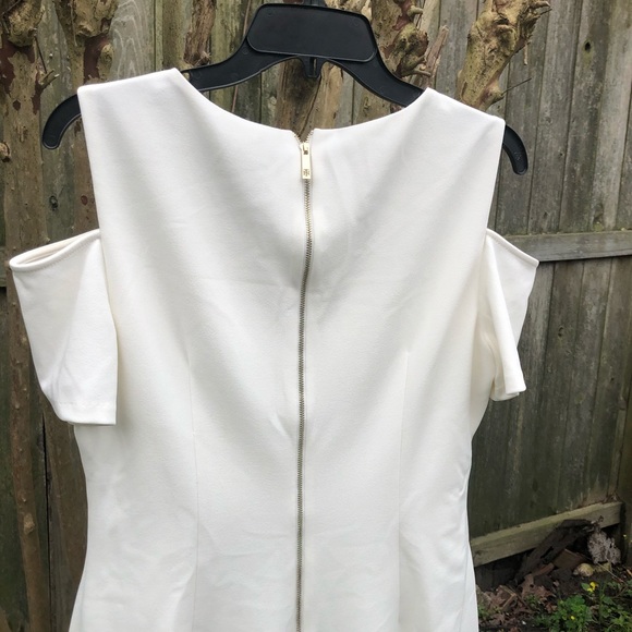 Peek-a-Boo shoulder dress - Picture 2 of 5